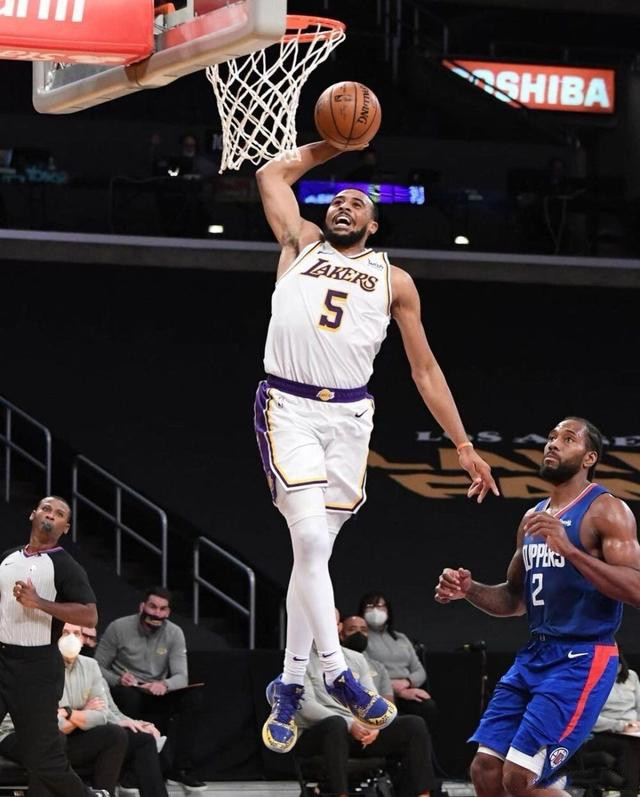 【影片】這身體天賦太好了！湖人小塔克臂展不輸詹皇，復刻Shannon Brown經典阻攻！-黑特籃球-NBA新聞影音圖片分享社區