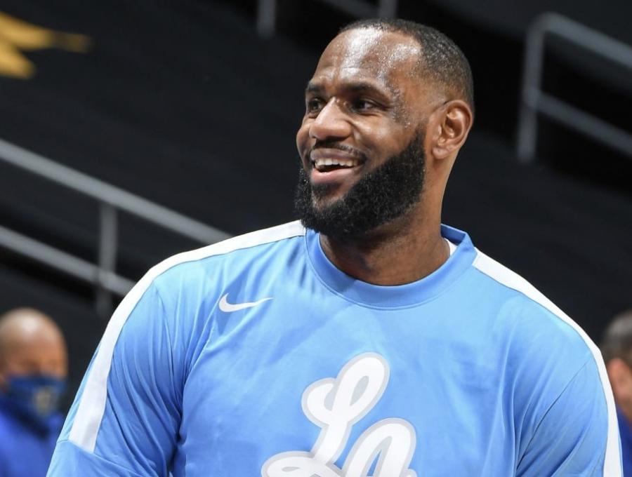 詹姆斯老了?36歲的他霸氣回應:每年都有人這麼說我,這是陰謀!-黑特籃球-NBA新聞影音圖片分享社區