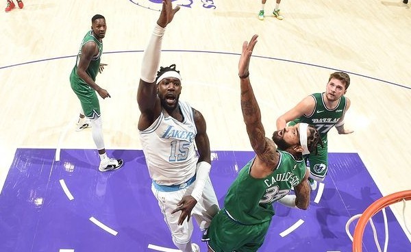 湖人內線拉響警報！一眉哥右腿受傷將缺戰灰狼，詹皇計畫出戰背靠背！-黑特籃球-NBA新聞影音圖片分享社區