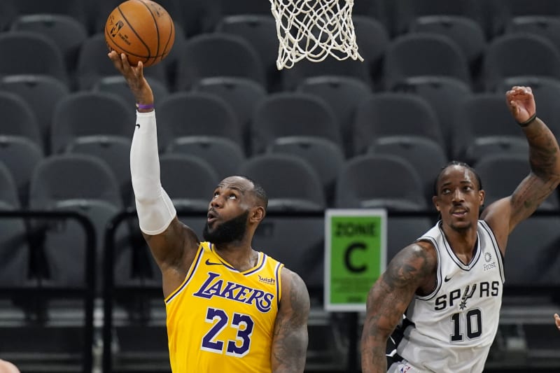 詹姆斯生日夜湖人輕取馬刺,一眉哥20+9,Murray 29+7+7!(影)-黑特籃球-NBA新聞影音圖片分享社區