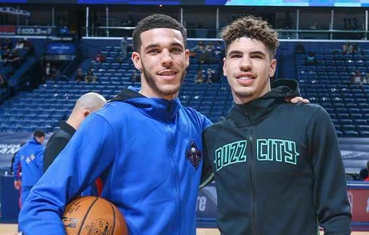 球氏兄弟對決！三球轟12+11+9準大三元，完爆僅得5分的球哥！（影）-黑特籃球-NBA新聞影音圖片分享社區