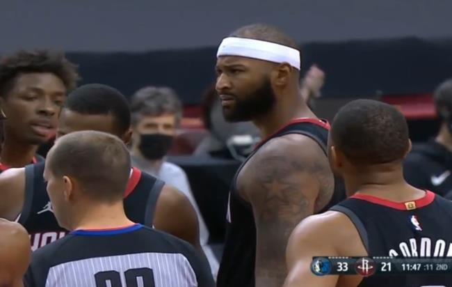 【影片】是個狠人!表弟勸架卻被推搡?直接暴怒推走Cauley-Stein,昔日小弟完全不敢動!-黑特籃球-NBA新聞影音圖片分享社區
