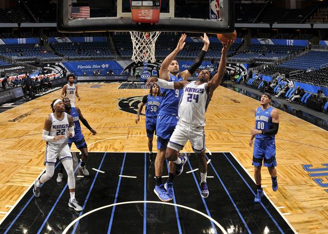 Hield 29+5,Vucevic空砍26+9,國王客場大勝魔術!(影)-黑特籃球-NBA新聞影音圖片分享社區