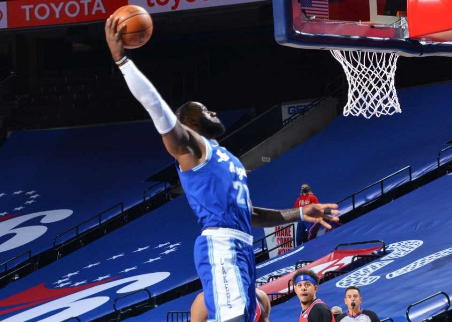 全能手段延續輸出!詹姆斯開局連送暴扣,砍34+6+6仍難率球隊逆轉!(影)-黑特籃球-NBA新聞影音圖片分享社區