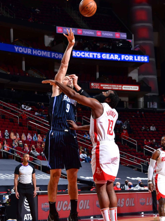 哈中鋒!哈登罕見全場0罰球,鎖死蒙特內哥羅中鋒上演低位防守教學!(影)-黑特籃球-NBA新聞影音圖片分享社區