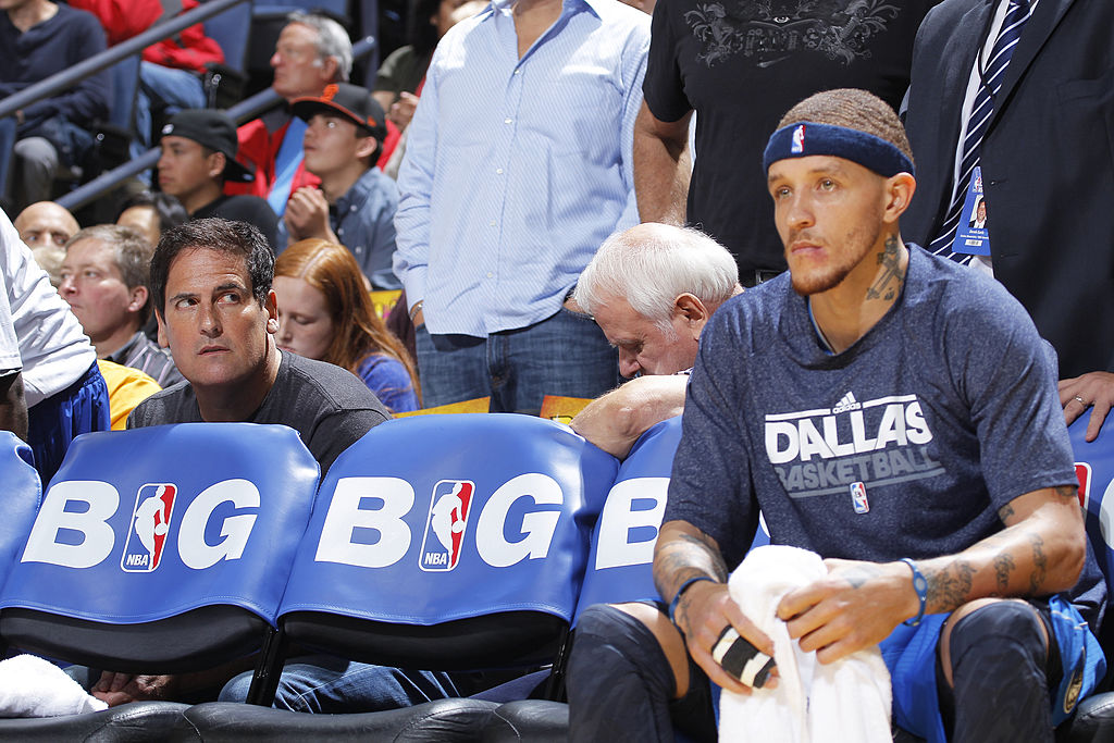 OAKLAND, CA - APRIL 12: Dallas Mavericks Mark Cuban stares at Delonte West #13 of the Dallas Mavericks during a game against the Golden State Warriors on April 12, 2012 at Oracle Arena in Oakland, California. NOTE TO USER: User expressly acknowledges and agrees that, by downloading and or using this photograph, user is consenting to the terms and conditions of Getty Images License Agreement. Mandatory Copyright Notice: Copyright 2012 NBAE (Photo by Rocky Widner/NBAE via Getty Images)