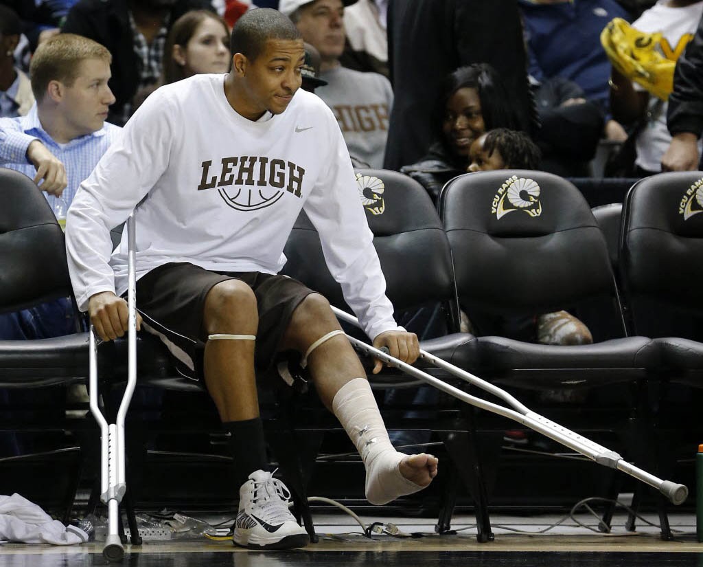 時隔3天終於忍無可忍!CJ抱怨拓荒者隊醫:為什麼沒有醫生看出我的傷!-黑特籃球-NBA新聞影音圖片分享社區