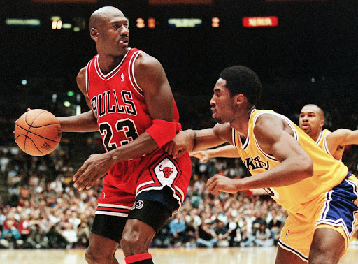 LOS ANGELES, UNITED STATES: Michael Jordan of the Chicago Bulls (L) eyes the basket as he is guarded by Kobe Bryant of the Los Angeles Lakers during their 01 February game in Los Angeles, CA. Jordan will appear in his 12th NBA All-Star game 08 February while Bryant will make his first All-Star appearance. The Lakers won the game 112-87. AFP PHOTO/Vince BUCCI (Photo credit should read Vince Bucci/AFP/Getty Images)
