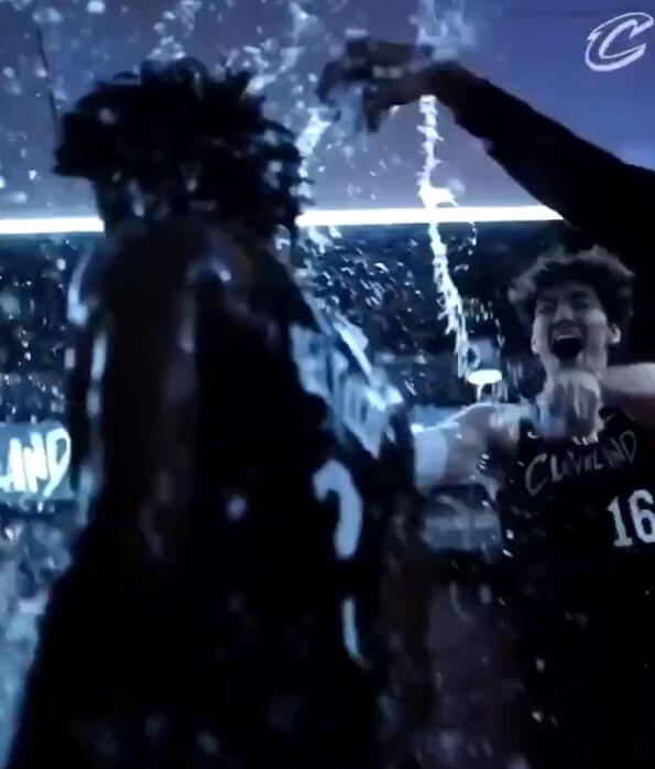 引爆全網!騎士新王宣誓,隊友澆水慶祝,球迷:Collin Sexton = GOAT!-黑特籃球-NBA新聞影音圖片分享社區