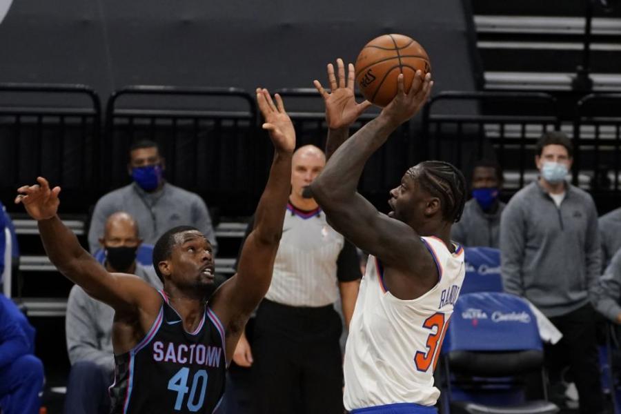 Kings overcome late cold spell to beat Knicks 103-94