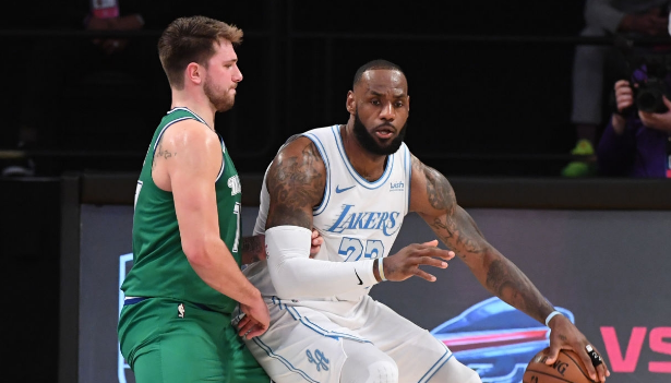 湖人還是太依賴詹姆斯!36歲的詹姆斯仍在改變打法,兩大絕招夢回熱火時代!-黑特籃球-NBA新聞影音圖片分享社區