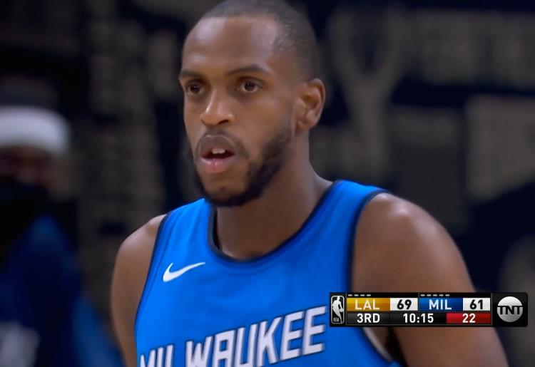 【影片】詹姆斯遭穿襠戲耍!公鹿二當家這膽子太大了,敢在太歲頭上動土!-黑特籃球-NBA新聞影音圖片分享社區