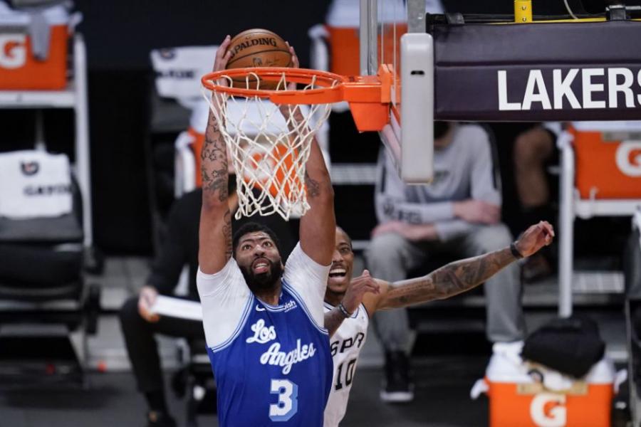 They love LA: Spurs snaps Lakers 4-game winning streak