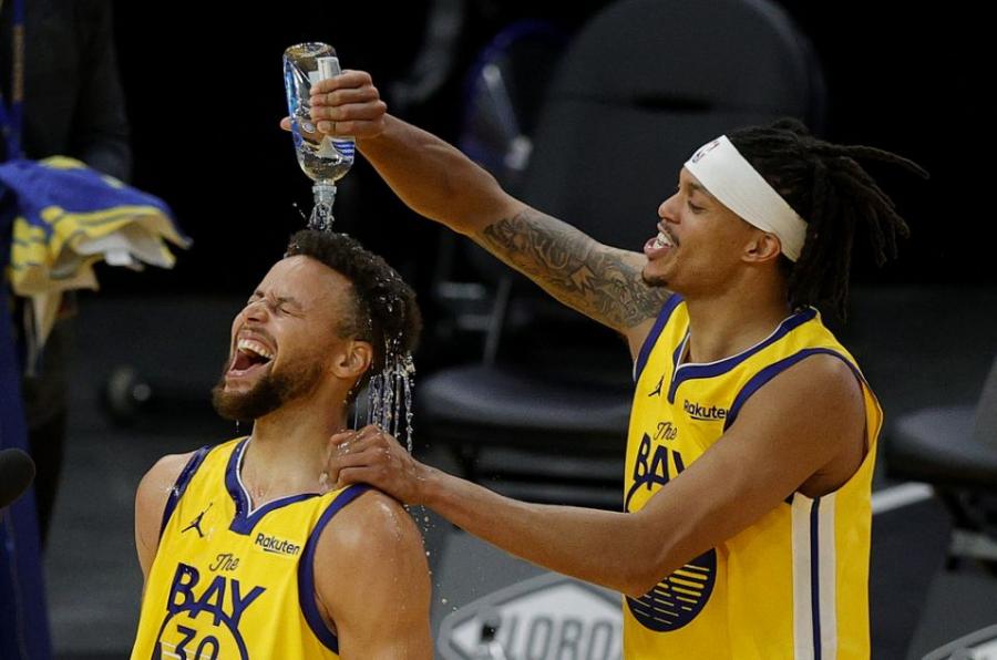 NBA: Steph Curry drops career high 62 points vs. Blazers