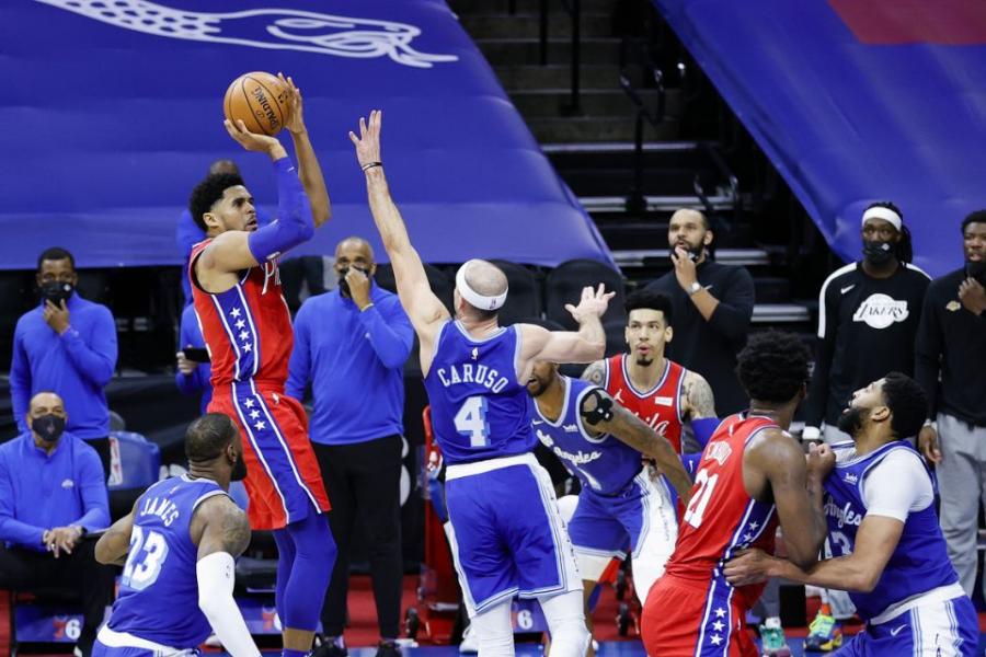 Tobias Harris dagger spoils wild rally as 76ers hand Lakers their first road loss of the season