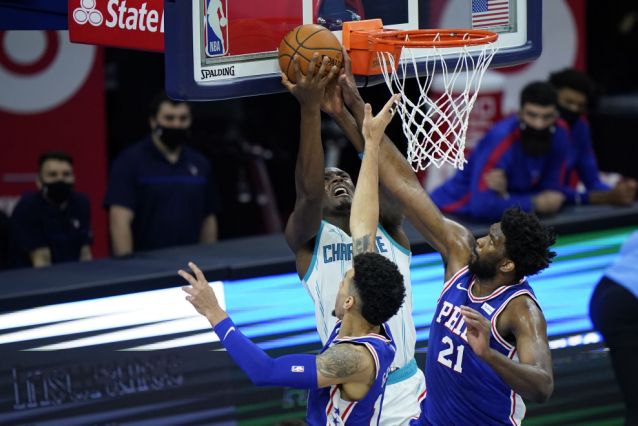 Embiid's double-double leads 76ers past Hornets 118-101