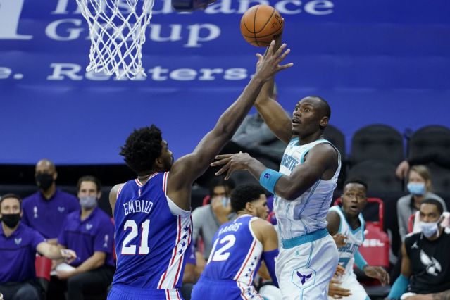 Embiid's double-double leads 76ers past Hornets 118-101
