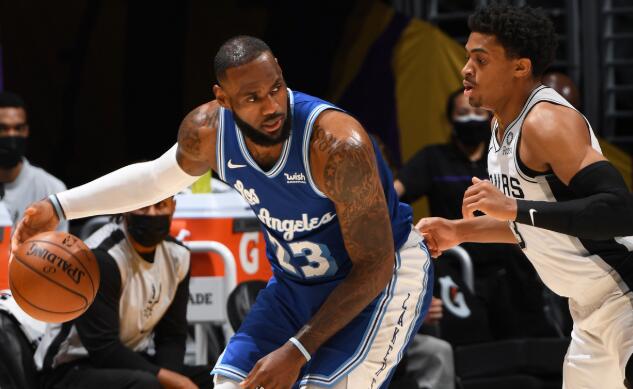 驚不驚喜？意不意外？連滅快艇湖人，重建球隊不甘擺爛，老馬刺需要得到更多尊重！-黑特籃球-NBA新聞影音圖片分享社區