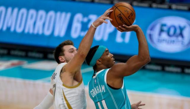 30分鐘轟30+準大三元!東契奇又打出瘋狂一戰,卻遭場下隊友「鄙視」!(影)-黑特籃球-NBA新聞影音圖片分享社區