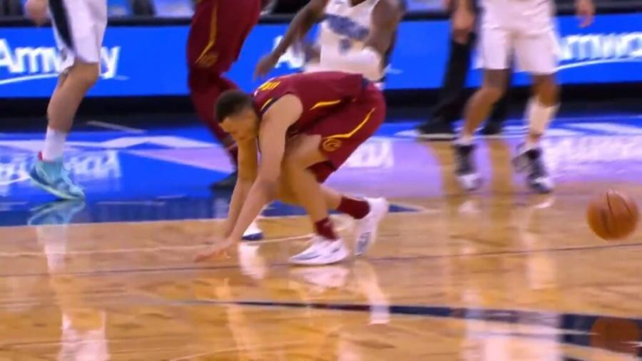Video: Cavs guard Dante Exum goes down with troubling non-contact injury | Cavaliers Nation