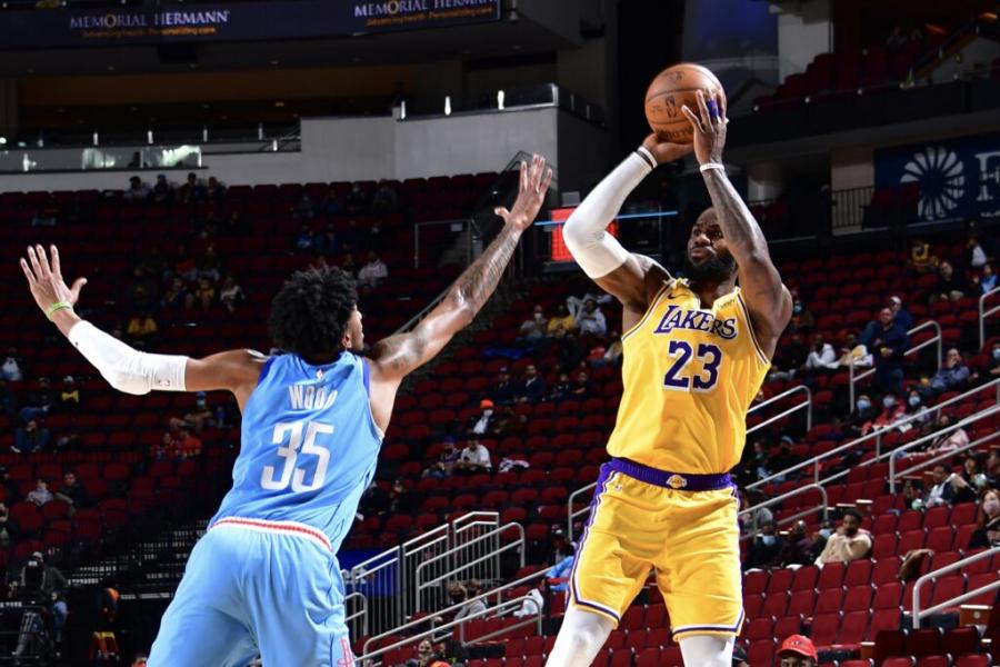 LeBron James' look-away 3 caps Lakers' dominance in Houston – The Athletic