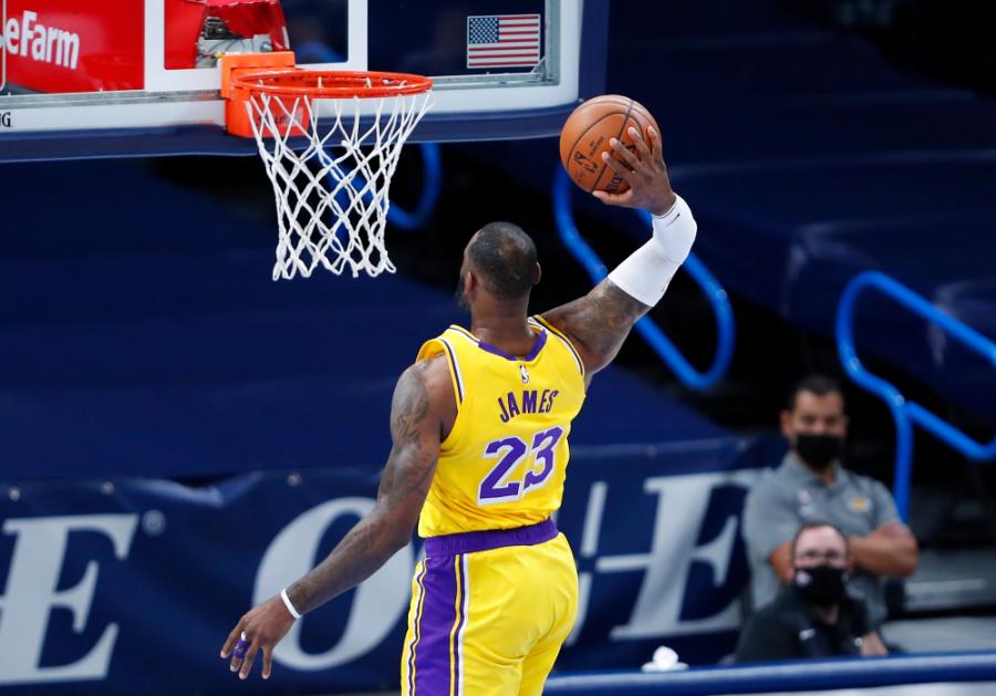 LeBron James leads Lakers to another big half lead vs. OKC Thunder
