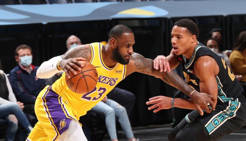 【影片】12+4+3！詹皇上半場啞火，一眉哥填滿數據欄，妙傳庫茲馬空接太炸了！-黑特籃球-NBA新聞影音圖片分享社區