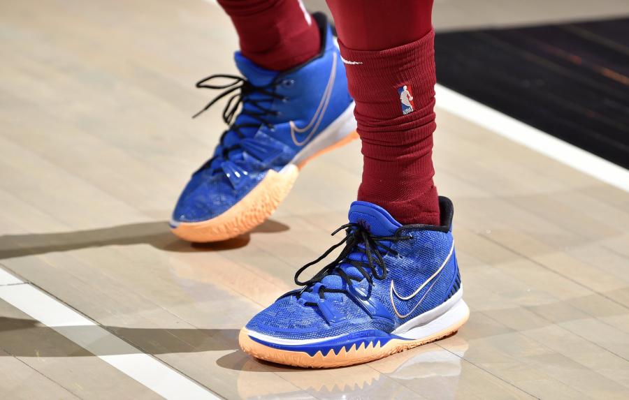 籃網三巨成背景！穿歐文號碼+球鞋的瘋狂少年 踩著歐文一戰成名