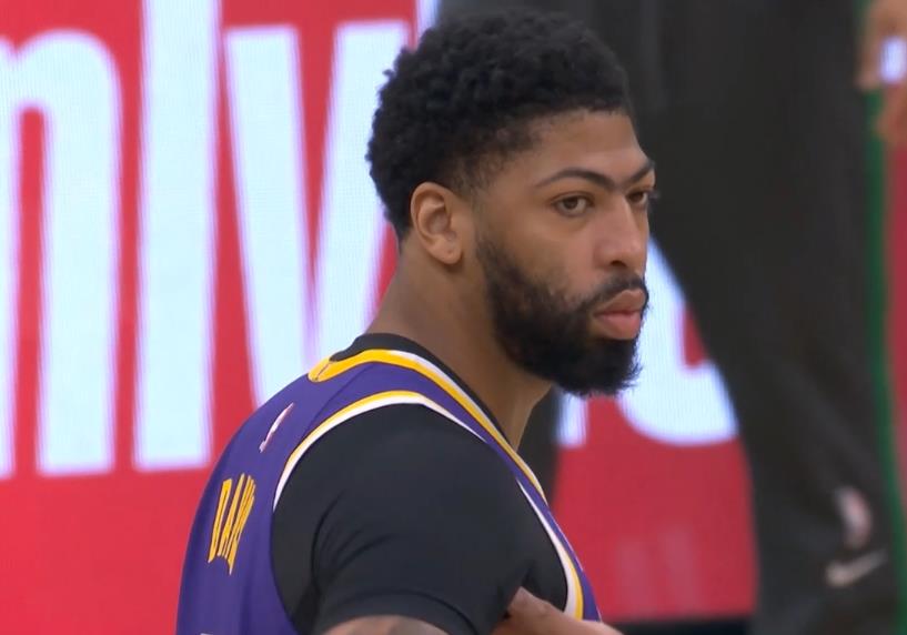 湖人半場陷入苦戰,雙巨頭合砍28+14,對飆綠軍三人組39分!(影)-黑特籃球-NBA新聞影音圖片分享社區