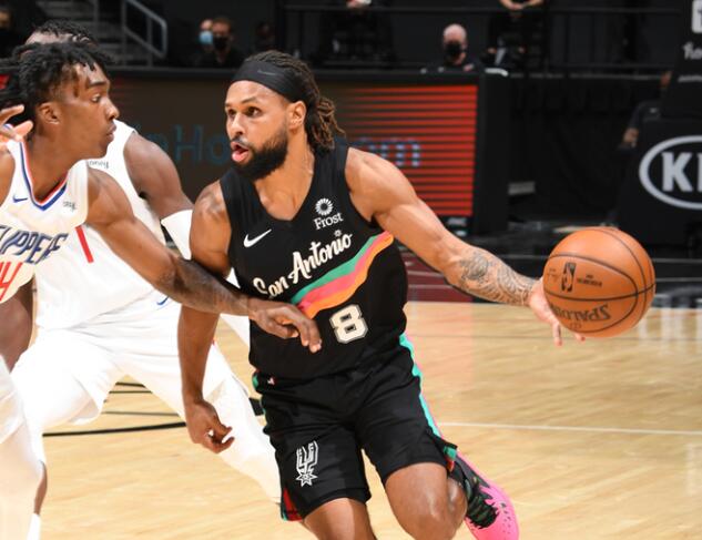 驚不驚喜？意不意外？連滅快艇湖人，重建球隊不甘擺爛，老馬刺需要得到更多尊重！-黑特籃球-NBA新聞影音圖片分享社區