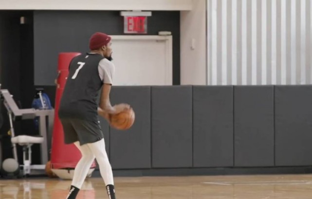 厄文正式歸隊參加訓練!皮爾斯:太可怕了,他們就像有兩個Michael Jordan!-黑特籃球-NBA新聞影音圖片分享社區