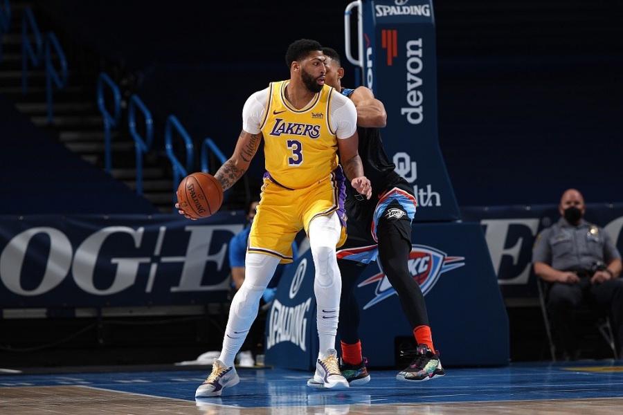 詹姆斯浓眉合砍44+13+8 湖人客场大胜雷霆稳固西區第一