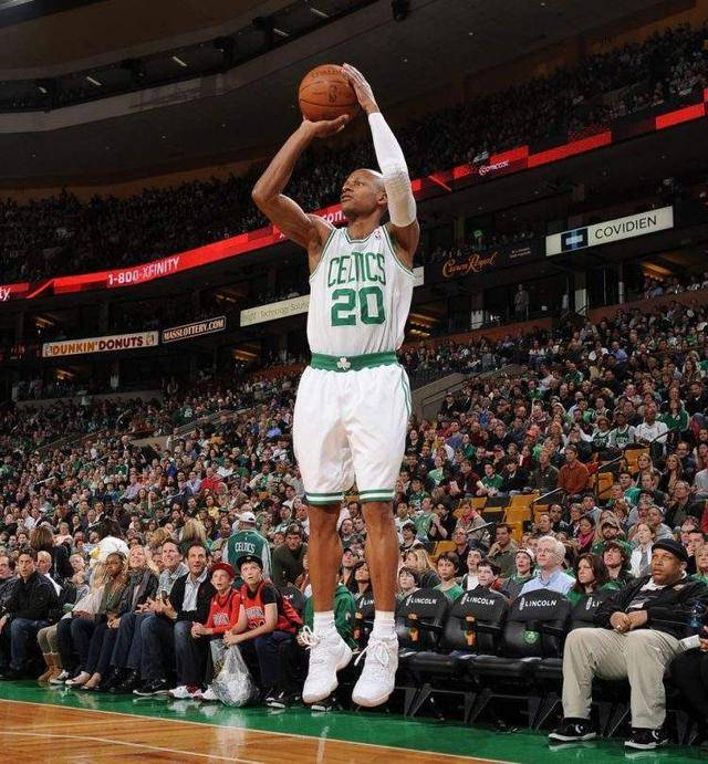 Curry和Ray Allen之間的差距,也就只有三分命中總數了!-黑特籃球-NBA新聞影音圖片分享社區