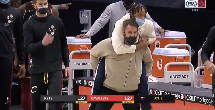 引爆全網!騎士新王宣誓,隊友澆水慶祝,球迷:Collin Sexton = GOAT!-黑特籃球-NBA新聞影音圖片分享社區