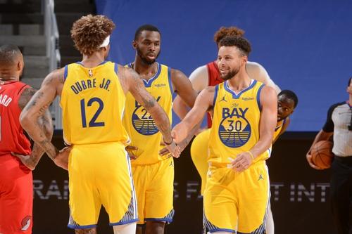 收穫遠不止這些！勇士31分大勝，41次助攻創聯盟開賽至今紀錄，熟悉的勇士運轉起來了！-黑特籃球-NBA新聞影音圖片分享社區