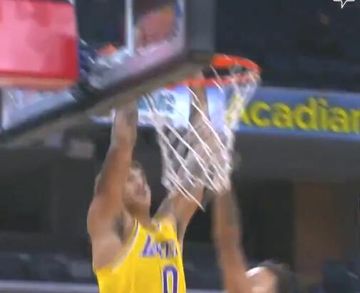 【影片】12+4+3！詹皇上半場啞火，一眉哥填滿數據欄，妙傳庫茲馬空接太炸了！-黑特籃球-NBA新聞影音圖片分享社區