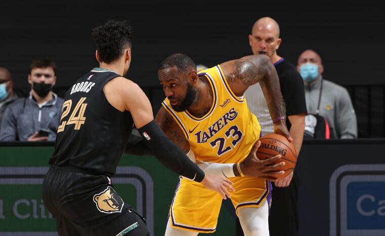 【影片】12+4+3！詹皇上半場啞火，一眉哥填滿數據欄，妙傳庫茲馬空接太炸了！-黑特籃球-NBA新聞影音圖片分享社區