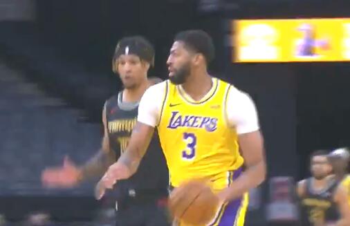 【影片】12+4+3！詹皇上半場啞火，一眉哥填滿數據欄，妙傳庫茲馬空接太炸了！-黑特籃球-NBA新聞影音圖片分享社區