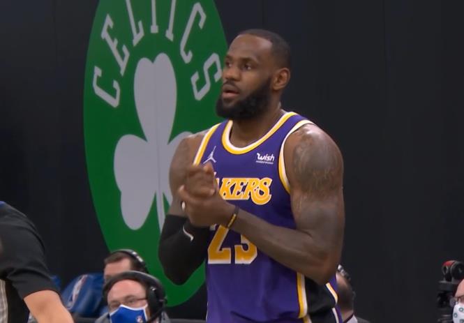 湖人半場陷入苦戰,雙巨頭合砍28+14,對飆綠軍三人組39分!(影)-黑特籃球-NBA新聞影音圖片分享社區