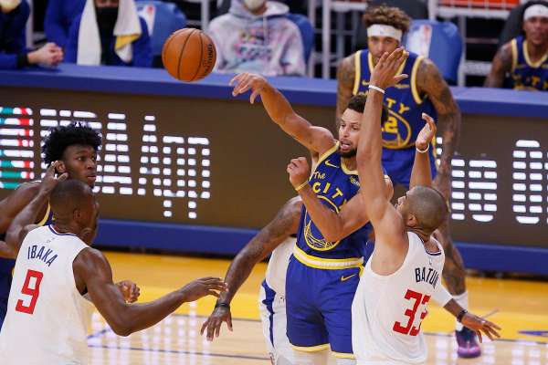 Stephen Curry leads Warriors to comeback win over Clippers - SFChronicle.com