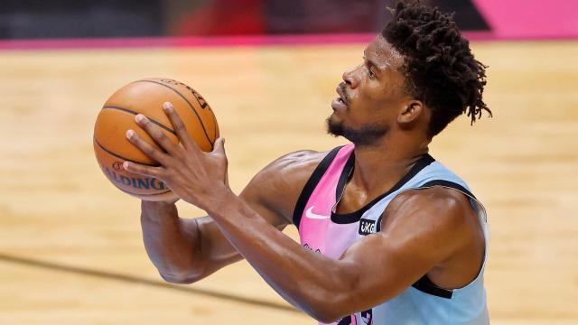 LOOK: Heat star Jimmy Butler yells 'Ten!' before hitting 10th consecutive  free throw against Kings - CBSSports.com