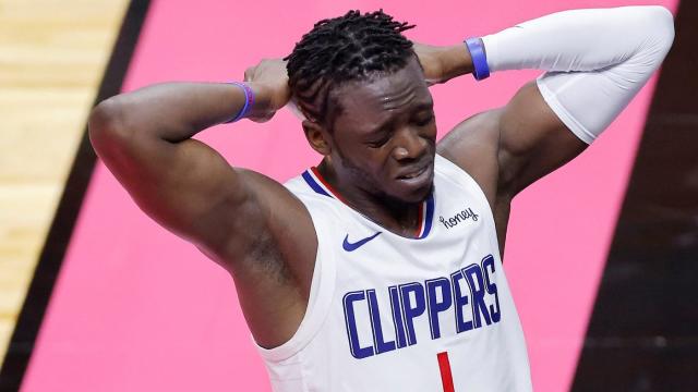Reggie Jackson pulls a Chris Webber by calling timeout when the Clippers  had none, but LA still held off Miami - CBSSports.com