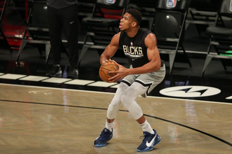 Giannis Antetokounmpo: 3 factors that have contributed to erratic start - Page 2