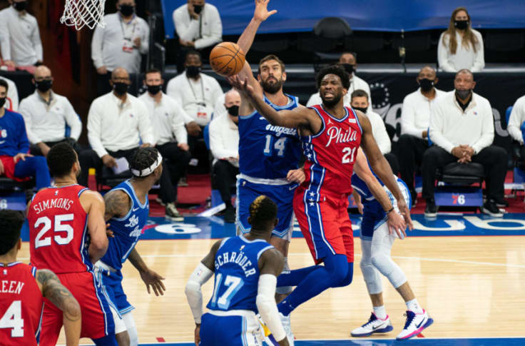 LeBron battles Joel Embiid until the end in Lakers loss to Sixers!