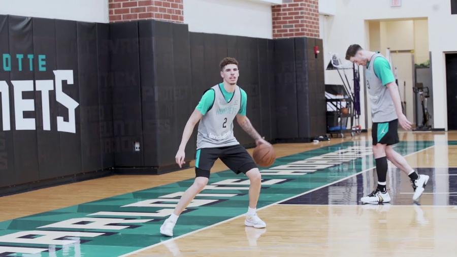 LaMelo Ball, Gordon Hayward knocking down shots in first Hornets camp -  YouTube