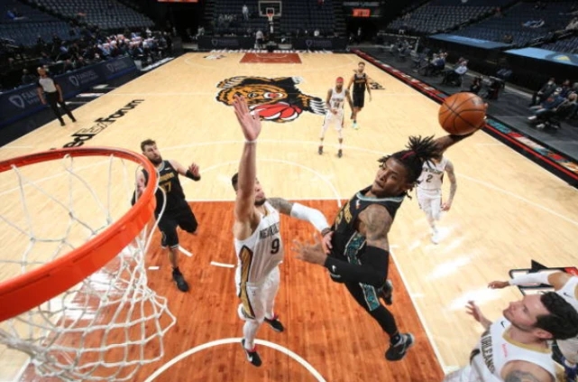 這一幕49年未見!Zion和莫蘭特上演經典對決,胖虎有望比肩三巨星!(影)-黑特籃球-NBA新聞影音圖片分享社區