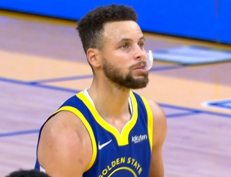 在場勇士淨勝23分！柯瑞高效轟29+4+9再現搖頭慶祝，助球隊賽季首獲3連勝！（影）-黑特籃球-NBA新聞影音圖片分享社區