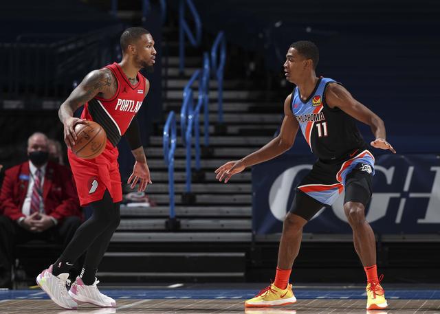 錶王再度出征!Lillard超遠三分一箭穿心,直接終結比賽,難怪隊友會喊他爸爸!(影)-黑特籃球-NBA新聞影音圖片分享社區