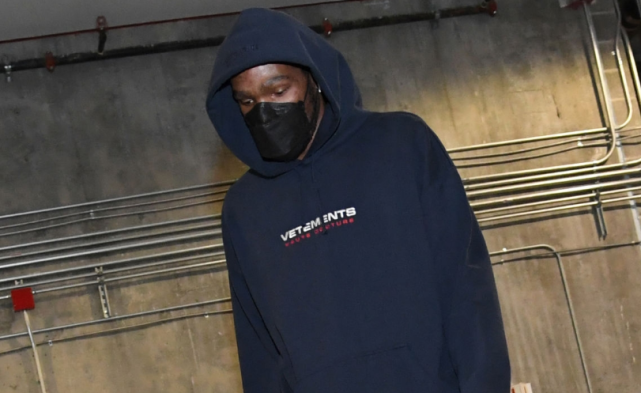 籃網大戰勇士球員入場照:杜蘭特低調哈登成焦點,Curry和Wiggins都忘戴口罩?-黑特籃球-NBA新聞影音圖片分享社區