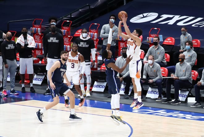 Devin Booker hits game-winning 3 in Phoenix Suns' win vs. Mavericks